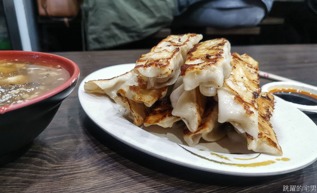 [新北市美食]香珍鍋貼水餃專賣店-Google評價超過1300則 又大又脆的鍋貼一個只要6元 CP值超高  點10顆就要考慮吃不吃得完 香珍鍋貼水餃菜單  中和小吃推薦 中和美食 新北市鍋貼