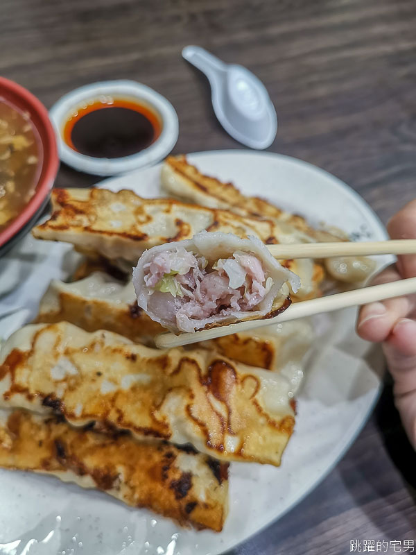 [新北市美食]香珍鍋貼水餃專賣店-Google評價超過1300則 又大又脆的鍋貼一個只要6元 CP值超高  點10顆就要考慮吃不吃得完 香珍鍋貼水餃菜單  中和小吃推薦 中和美食 新北市鍋貼