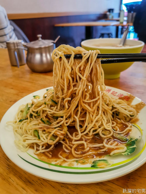 [中和美食] 洪記涼麵-蒜味十足加辣很好吃 份量不多務必點大份 竹筍湯必點 中和小吃 新北市涼麵  洪記涼麵菜單