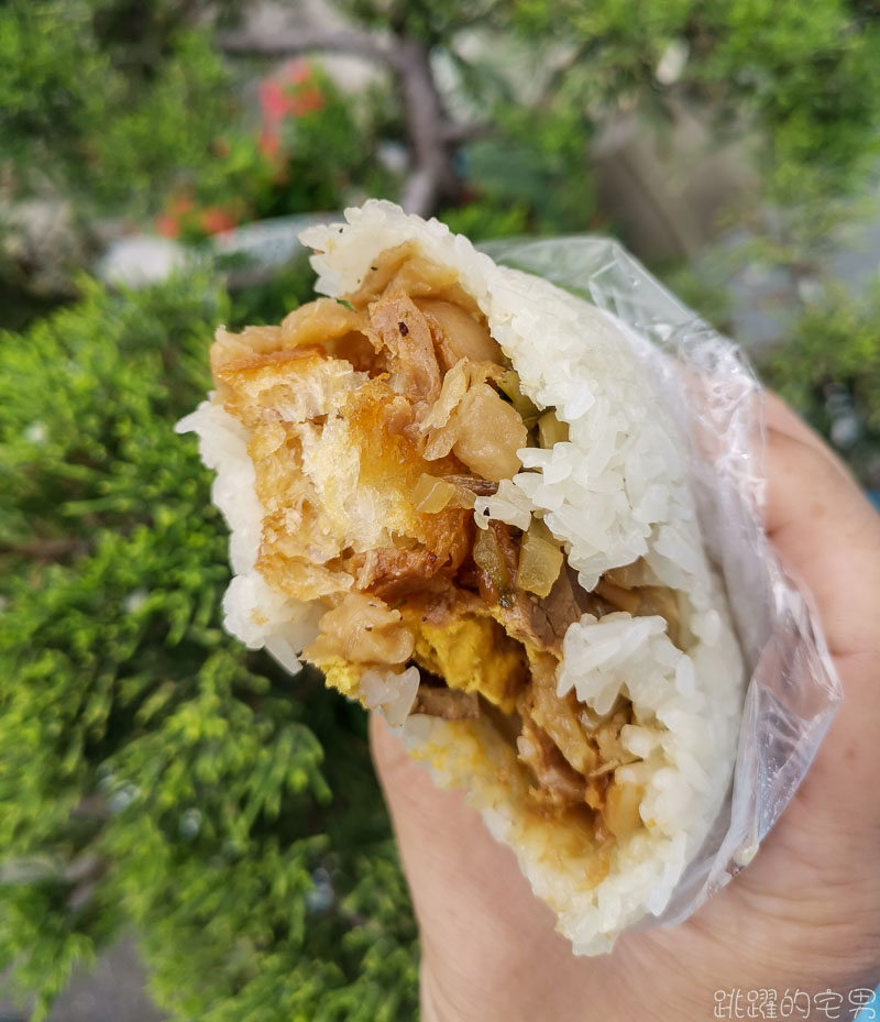 [花蓮早餐]沅味巷口飯糰-鹹蛋黃飯糰好吃口感豐富 燒肉滷蛋飯糰滷香十足 花蓮美食 花蓮飯糰