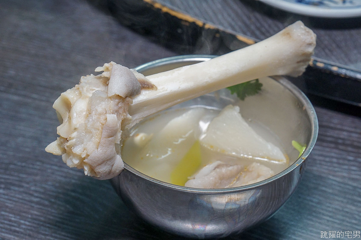 [台南美食]朝現宰羊肉-溫體羊肉清燉火鍋 羊肉毫無羶味 鮮美的不得了完全打到我的味蕾 必點羊腿 羊嘴邊肉 炒羊雜 台南南區美食 朝現宰羊肉菜單 台南羊肉推薦