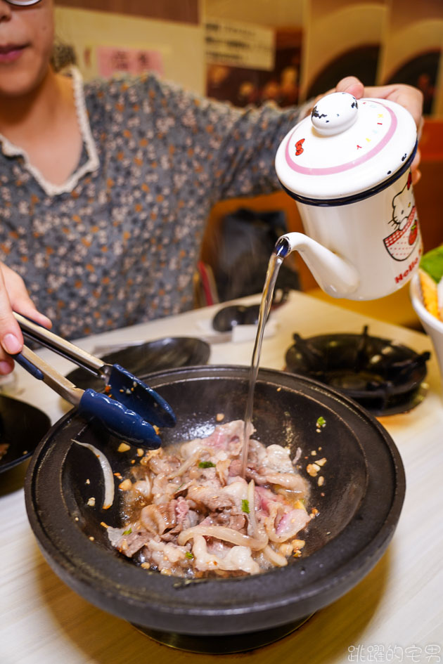 [花蓮美食]天冷吃鍋吃起來! 兩披索靚鍋花蓮店  麻油雞鍋 石頭火鍋  起司牛奶鍋推薦  冰淇淋 白飯 飲料隨你用 兩披索靚鍋菜單 花蓮火鍋