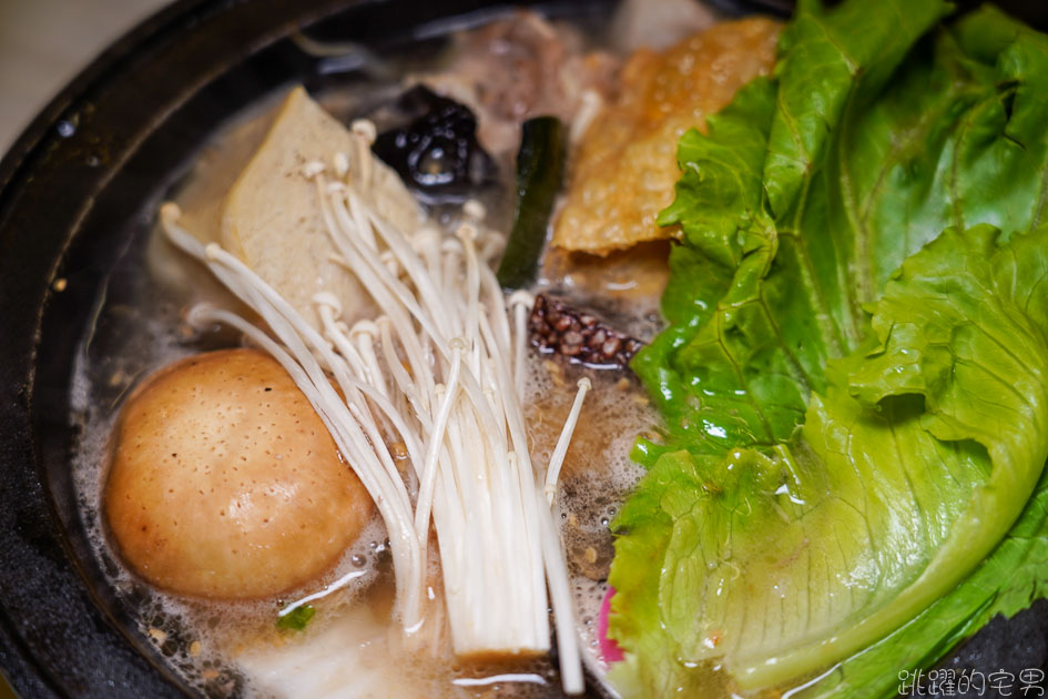 [花蓮美食]天冷吃鍋吃起來! 兩披索靚鍋花蓮店  麻油雞鍋 石頭火鍋  起司牛奶鍋推薦  冰淇淋 白飯 飲料隨你用 兩披索靚鍋菜單 花蓮火鍋