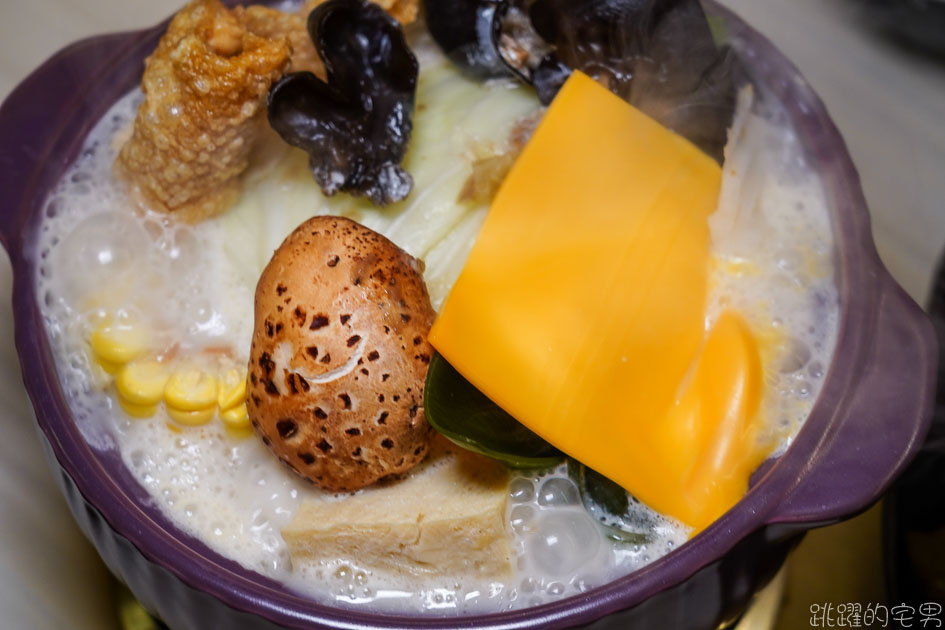 [花蓮美食]天冷吃鍋吃起來! 兩披索靚鍋花蓮店  麻油雞鍋 石頭火鍋  起司牛奶鍋推薦  冰淇淋 白飯 飲料隨你用 兩披索靚鍋菜單 花蓮火鍋