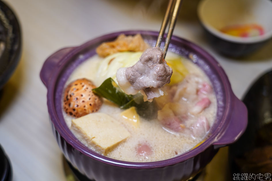 [花蓮美食]天冷吃鍋吃起來! 兩披索靚鍋花蓮店  麻油雞鍋 石頭火鍋  起司牛奶鍋推薦  冰淇淋 白飯 飲料隨你用 兩披索靚鍋菜單 花蓮火鍋