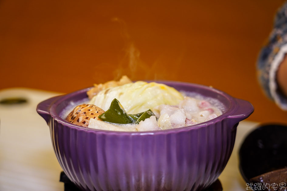 [花蓮美食]天冷吃鍋吃起來! 兩披索靚鍋花蓮店  麻油雞鍋 石頭火鍋  起司牛奶鍋推薦  冰淇淋 白飯 飲料隨你用 兩披索靚鍋菜單 花蓮火鍋