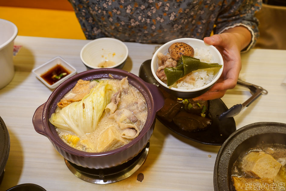 [花蓮美食]天冷吃鍋吃起來! 兩披索靚鍋花蓮店  麻油雞鍋 石頭火鍋  起司牛奶鍋推薦  冰淇淋 白飯 飲料隨你用 兩披索靚鍋菜單 花蓮火鍋