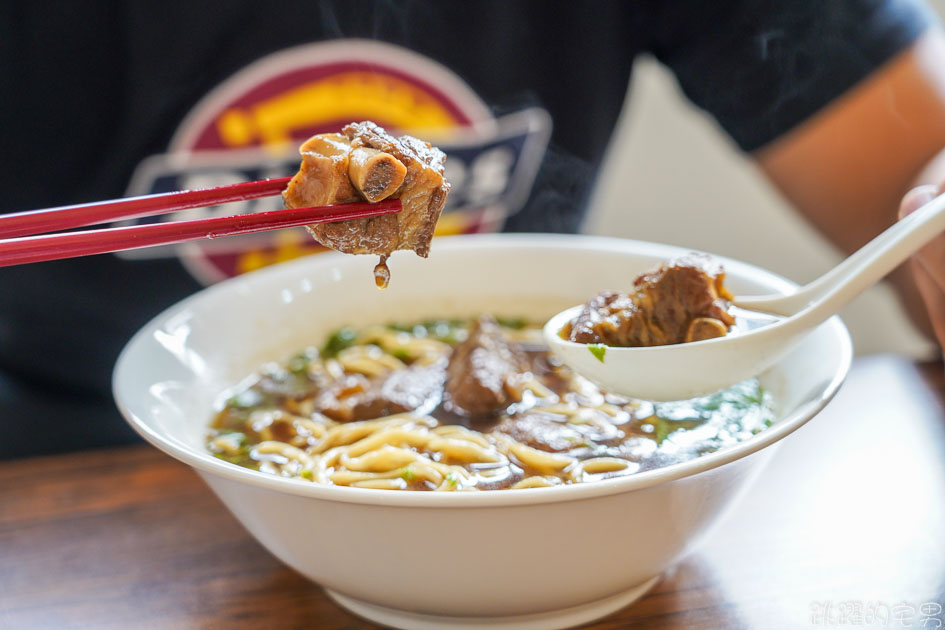 [花蓮美食]从出一瓢味-花蓮這間牛肉麵有辣牛油ㄟ 香辣滋味超加分  還有十三香羊排麵  紅燒豬排麵 招牌茄燒牛肉麵 又一村文創 花蓮牛肉麵 从出一瓢味菜單