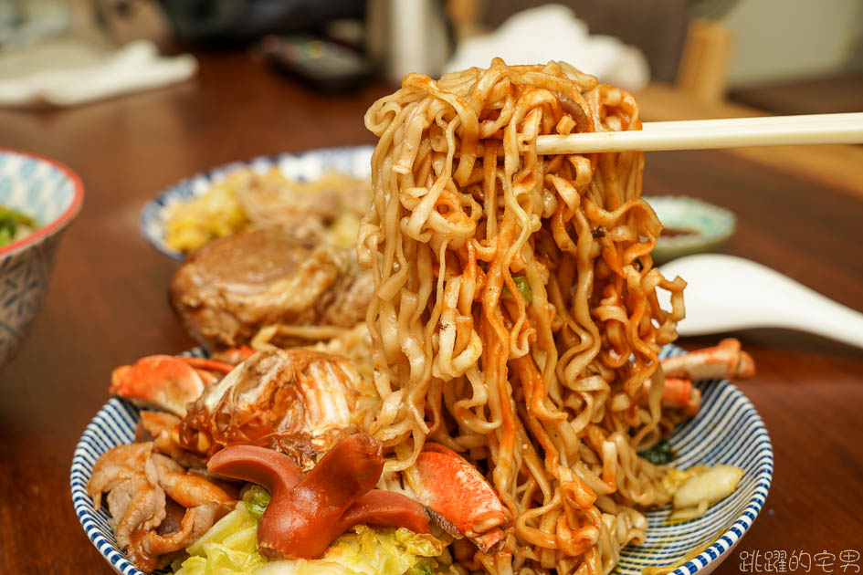 [花蓮美食]凱十七泡菜滷味-這間花蓮滷味超浮誇 居然有螃蟹 蝦子 魷魚 鯊魚煙做滷味 還提供全素滷味 凱十七泡菜滷味菜單 花蓮宵夜