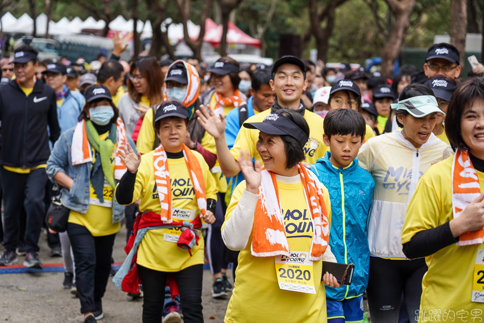 全新形態路跑運動 苗栗FUN YOUNG跑酷越野障礙賽 10大障礙增加挑戰性 吸引了超過1500人報名  全家親子活動一起挑戰一起玩 苗栗通霄飛牛牧場