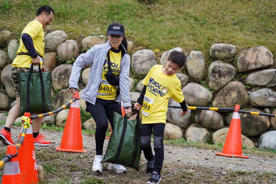 全新形態路跑運動 苗栗FUN YOUNG跑酷越野障礙賽 10大障礙增加挑戰性 吸引了超過1500人報名  全家親子活動一起挑戰一起玩 苗栗通霄飛牛牧場