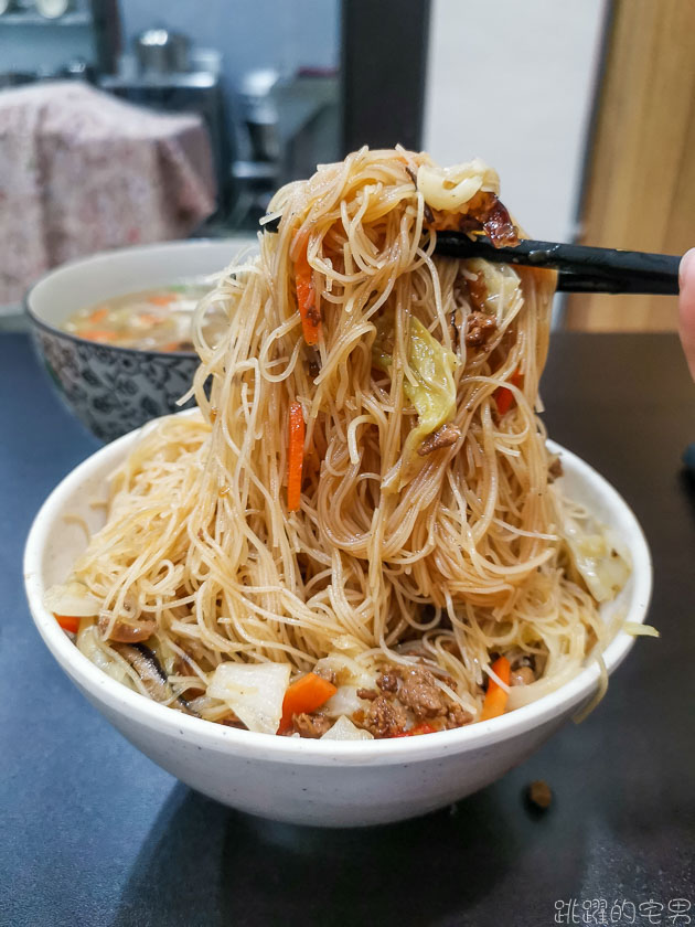 [花蓮小吃]尤嫲嫲好口味-好吃的炒米粉味道十足  晚上也有得吃  雜菜羹溫潤順口 兩個是絕配 花蓮下午不休息餐廳 花蓮美食