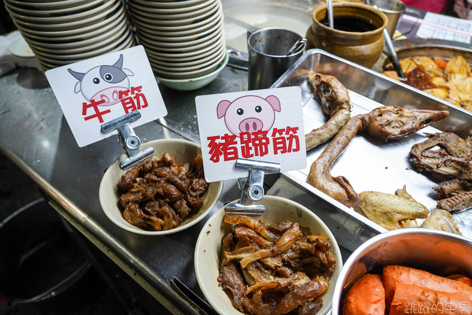 [捷運南京三民站美食]東引小吃-中午到凌晨4點的台北麵店 谷歌評價超過2800則 生意好到開3間，獨特牛油拌麵好吃讓人秒戀愛 滿滿滷味選不完 蘭花干 雞腸必點  台北小吃 松山區美食