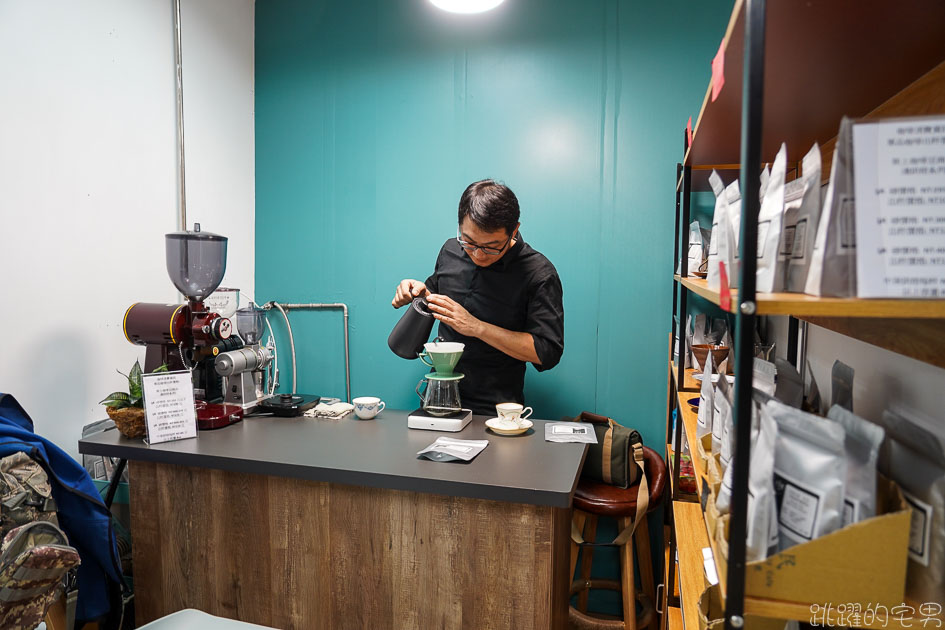 [公館咖啡廳]民享號咖啡-隱身在水源市場內的台灣手沖咖啡冠軍  自家烘焙咖啡豆 公館外帶咖啡