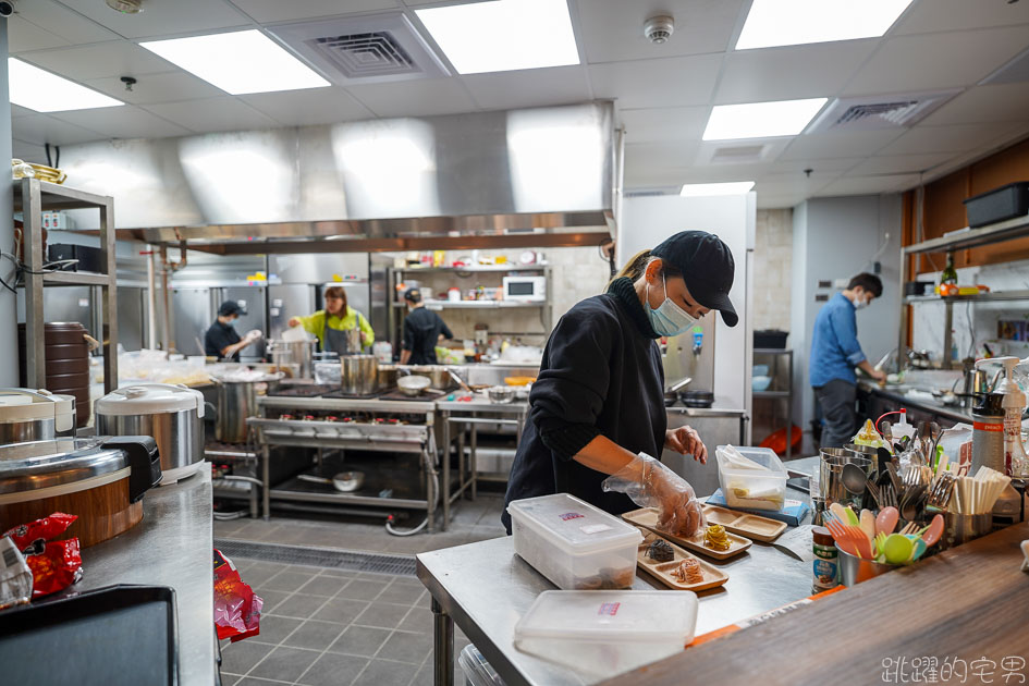 [劍南路站美食]劉震川韓潮吧 台北大直旗艦店-這火鍋美到不行 琺瑯鑄鐵鍋料理無水無油 花千歲千層鍋 還能一鍋二吃 小菜吃到飽 還有各種韓式料理 大直美食 中山區美食 劉震川韓潮吧菜單