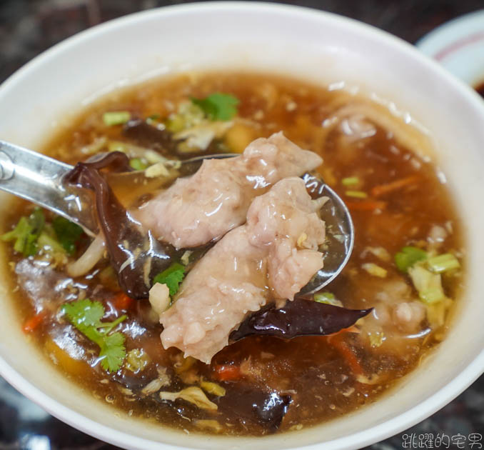 [花蓮小吃]陳姐家傳六十載手工赤肉羹-肉燥飯滋味濃厚 赤肉羹好吃又新鮮  花蓮火車站附近美食 ，