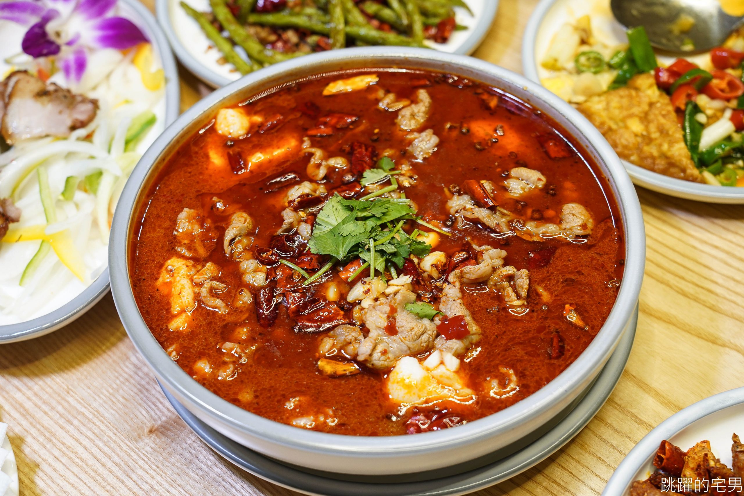 [台北火車站美食]小逸仙食堂-北車微風新開店 30年老店新品牌 豆花居然有辣的?! Q彈豆花吃辣辣超爽快 老司機必點香辣豆花 酸湯魚  提供單人套餐 中正區美食 Ι 台北川菜館