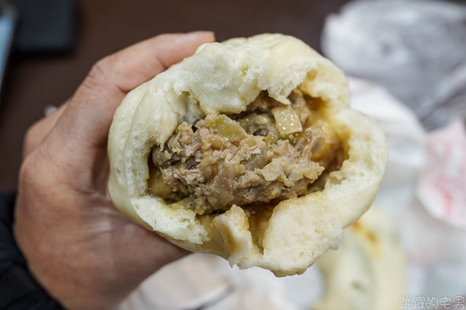 [花蓮包子饅頭推薦]大大餃子店-山東饅頭花蓮也買得到 而且肉包好好吃  味道豐富湯汁多  還有花捲、蔥餅、韭菜盒 下午3點開賣 花蓮小吃 花蓮美食 花蓮饅頭 @跳躍的宅男