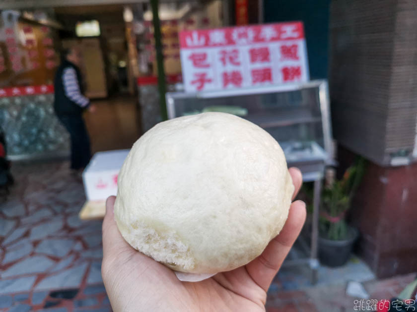 [花蓮包子饅頭推薦]大大餃子店-山東饅頭花蓮也買得到 而且肉包好好吃  味道豐富湯汁多  還有花捲、蔥餅、韭菜盒 下午3點開賣 花蓮小吃 花蓮美食 花蓮饅頭