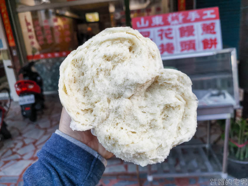 [花蓮包子饅頭推薦]大大餃子店-山東饅頭花蓮也買得到 而且肉包好好吃  味道豐富湯汁多  還有花捲、蔥餅、韭菜盒 下午3點開賣 花蓮小吃 花蓮美食 花蓮饅頭