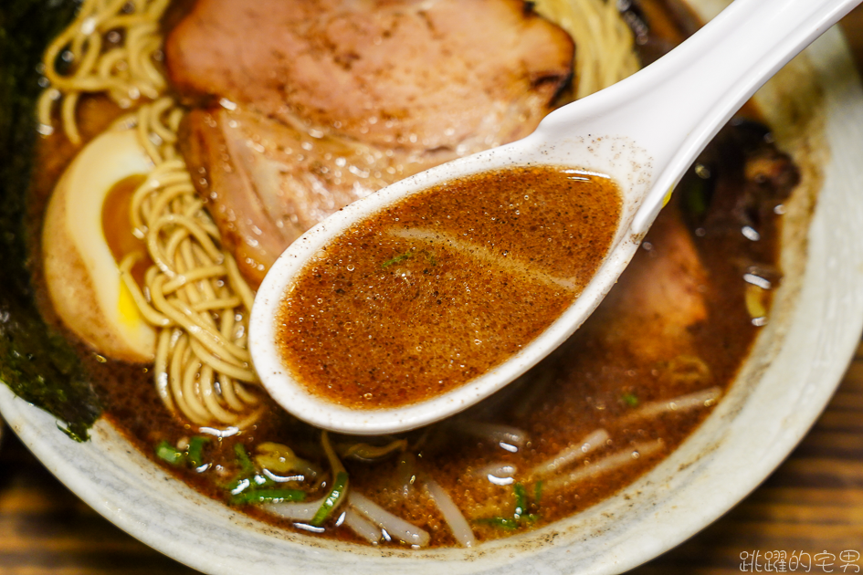 [花蓮美食]不管在哪裡賣都不會漏氣的豚骨拉麵「黑潮拉麵」提供一蘭拉麵的服務 可調濃淡湯頭跟麵的軟硬 厚切叉燒拉麵 黑蒜拉麵 炸串 炸豬排 叉燒飯 花蓮拉麵