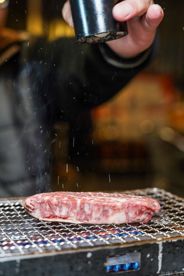 [台中平價燒烤]胖肉爺燒肉-這間半戶外燒烤店厚切牛排只要188元 居然有38元的烤豬肝 根本佛心價 還有大瓶裝啤酒暢飲只要400元(2小時) 平日金牌啤酒暢飲不限時 還不喝起來! 台中燒烤 台中西區燒烤 台中啤酒暢飲