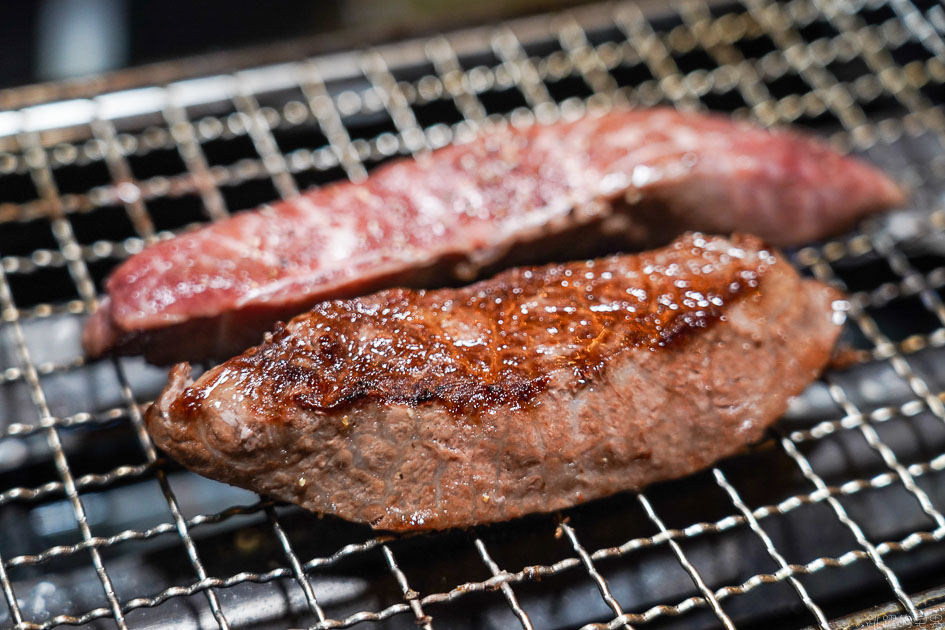 [台中平價燒烤]胖肉爺燒肉-這間半戶外燒烤店厚切牛排只要188元 居然有38元的烤豬肝 根本佛心價 還有大瓶裝啤酒暢飲只要400元(2小時) 平日金牌啤酒暢飲不限時 還不喝起來! 台中燒烤 台中西區燒烤 台中啤酒暢飲