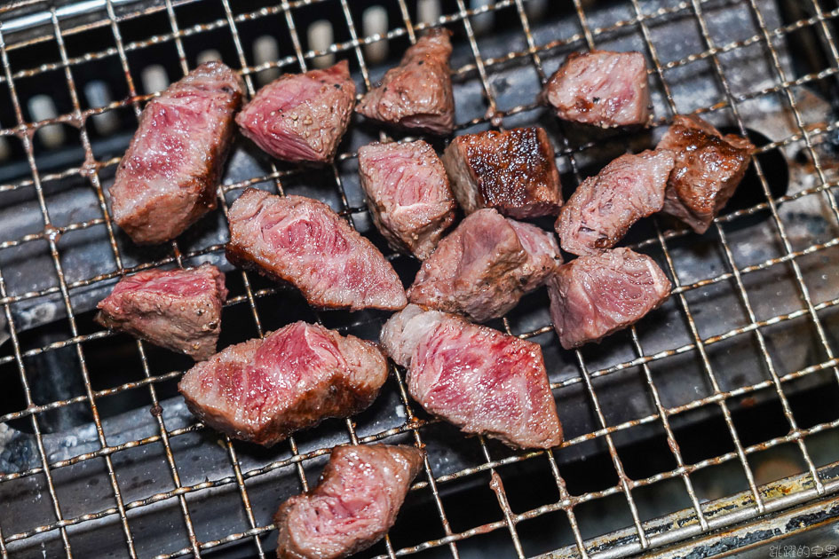 [台中平價燒烤]胖肉爺燒肉-這間半戶外燒烤店厚切牛排只要188元 居然有38元的烤豬肝 根本佛心價 還有大瓶裝啤酒暢飲只要400元(2小時) 平日金牌啤酒暢飲不限時 還不喝起來! 台中燒烤 台中西區燒烤 台中啤酒暢飲