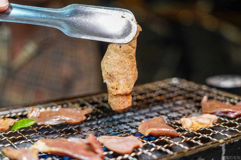 [台中平價燒烤]胖肉爺燒肉-這間半戶外燒烤店厚切牛排只要188元 居然有38元的烤豬肝 根本佛心價 還有大瓶裝啤酒暢飲只要400元(2小時) 平日金牌啤酒暢飲不限時 還不喝起來! 台中燒烤 台中西區燒烤 台中啤酒暢飲