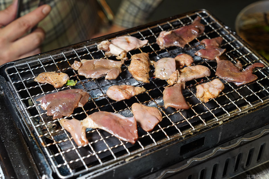 [台中平價燒烤]胖肉爺燒肉-這間半戶外燒烤店厚切牛排只要188元 居然有38元的烤豬肝 根本佛心價 還有大瓶裝啤酒暢飲只要400元(2小時) 平日金牌啤酒暢飲不限時 還不喝起來! 台中燒烤 台中西區燒烤 台中啤酒暢飲