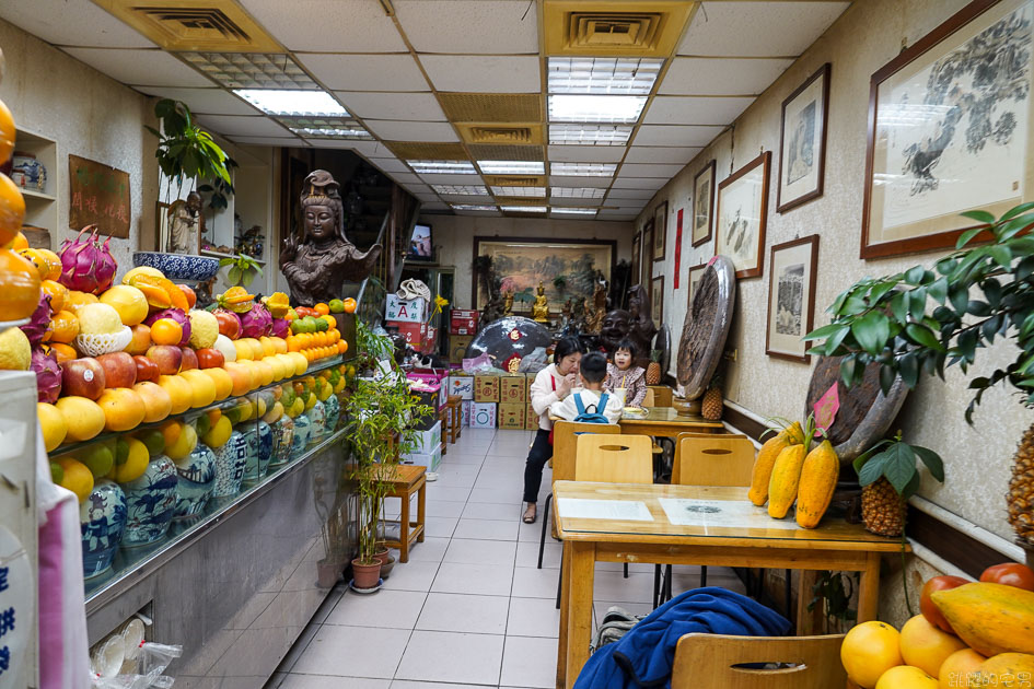 [台北龍山寺美食]龍來果汁店/龍來冰果室-木瓜牛奶濃厚到吸管都能站立 根本是奶昔濃度!  酪梨牛奶推薦 萬華美食 台北木瓜牛奶 台北冰果室 台北果汁店