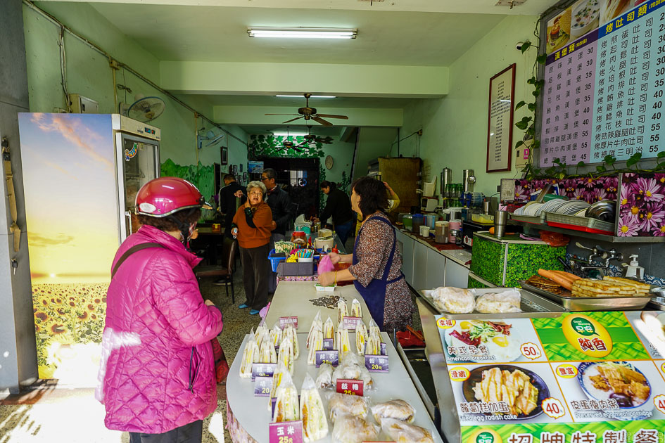 [花蓮早餐]早安純香早餐店-超過25年的花蓮早餐店  熱情親切的老闆娘加上好吃手工蛋餅，怎能不愛她 鮪魚蛋餅必點 花蓮美食 花蓮蛋餅 花蓮後站早餐