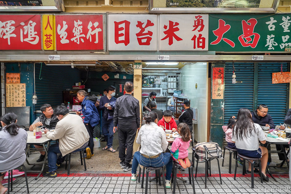 [華西街早餐]勇伯米苔目- 60年台北小吃推薦 米苔目一碗15元還能加湯 有夠佛心  豬舌 大腸 豬心 豬肺 黑白切新鮮又美味 萬華美食 萬華早餐 華西街美食 龍山寺早餐 龍山寺美食