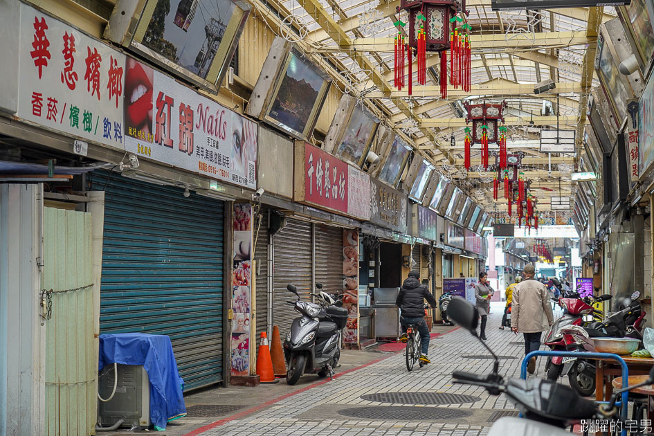 [華西街早餐]勇伯米苔目- 60年台北小吃推薦 米苔目一碗15元還能加湯 有夠佛心  豬舌 大腸 豬心 豬肺 黑白切新鮮又美味 萬華美食 萬華早餐 華西街美食 龍山寺早餐 龍山寺美食