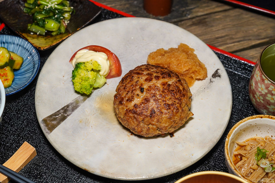 [花蓮美食]神田屋家庭料理-這家日式漢堡排 滿滿肉汁 入口肉汁鮮甜又夠味 根本專賣店等級 大推!! 花蓮日式料理 花蓮日本料理