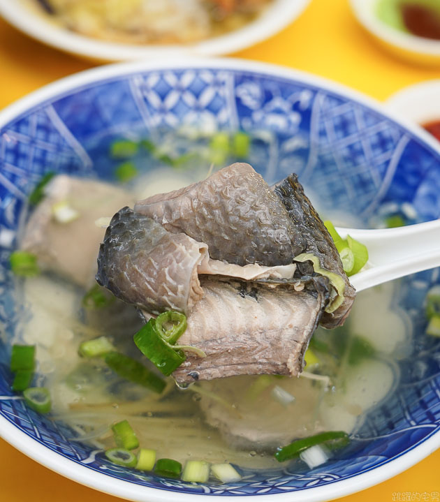 [華西街美食]阿義魯肉飯-這間台北40年老店 不但要吃蚵仔魯肉蓋飯 蒜泥白肉 排骨湯更是必點  龍山寺美食 台北滷肉飯推薦 萬華美食