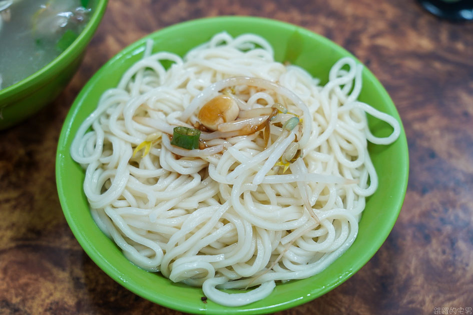 [新莊美食]二哥烏醋乾麵骨仔肉湯- 居然整碗都是豬眼睛 千萬不要確認眼神 重點Google評價600多還有4.1顆星!!  新莊小吃