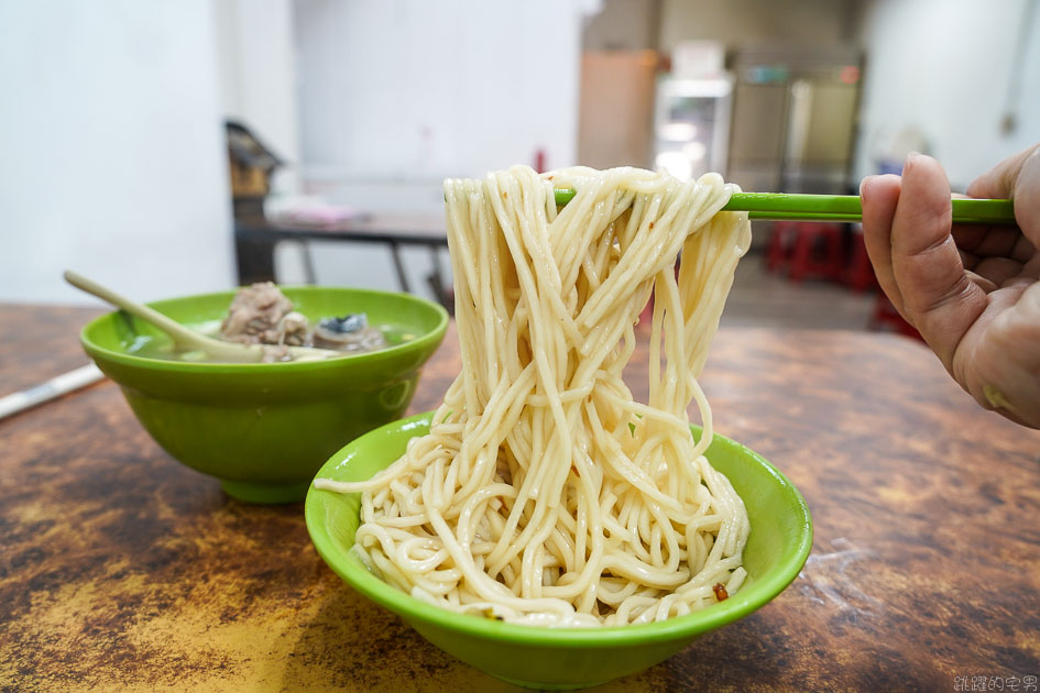 [新莊美食]二哥烏醋乾麵骨仔肉湯- 居然整碗都是豬眼睛 千萬不要確認眼神 重點Google評價600多還有4.1顆星!!  新莊小吃