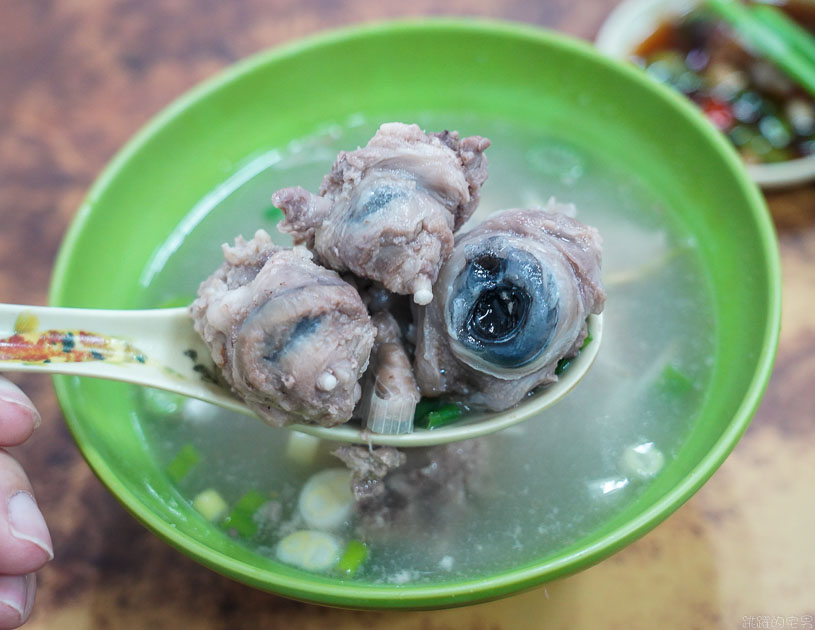 [新莊美食]二哥烏醋乾麵骨仔肉湯- 居然整碗都是豬眼睛 千萬不要確認眼神 重點Google評價600多還有4.1顆星!!  新莊小吃 @yass集合啦！