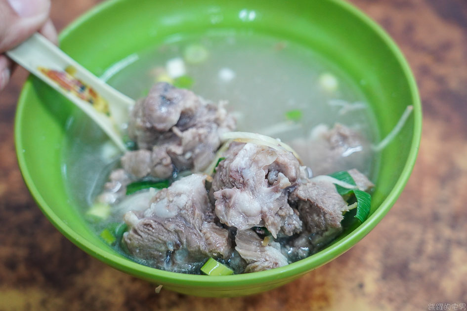 [新莊美食]二哥烏醋乾麵骨仔肉湯- 居然整碗都是豬眼睛 千萬不要確認眼神 重點Google評價600多還有4.1顆星!!  新莊小吃