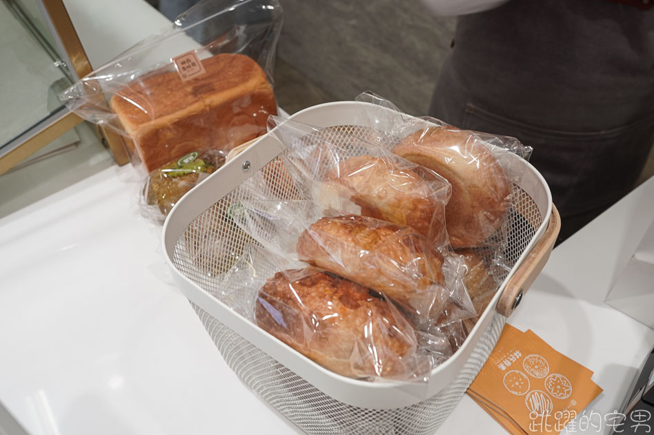 [台北行天宮美食]林氏貝果Lin’s.bakery-一週只開四天的台北貝果排隊排得很誇張 晚來就買不到 伯爵奶茶貝果 剝皮辣椒貝果 芋泥巴斯克蛋糕推薦 中山區甜點 中山區咖啡廳 行天宮甜點