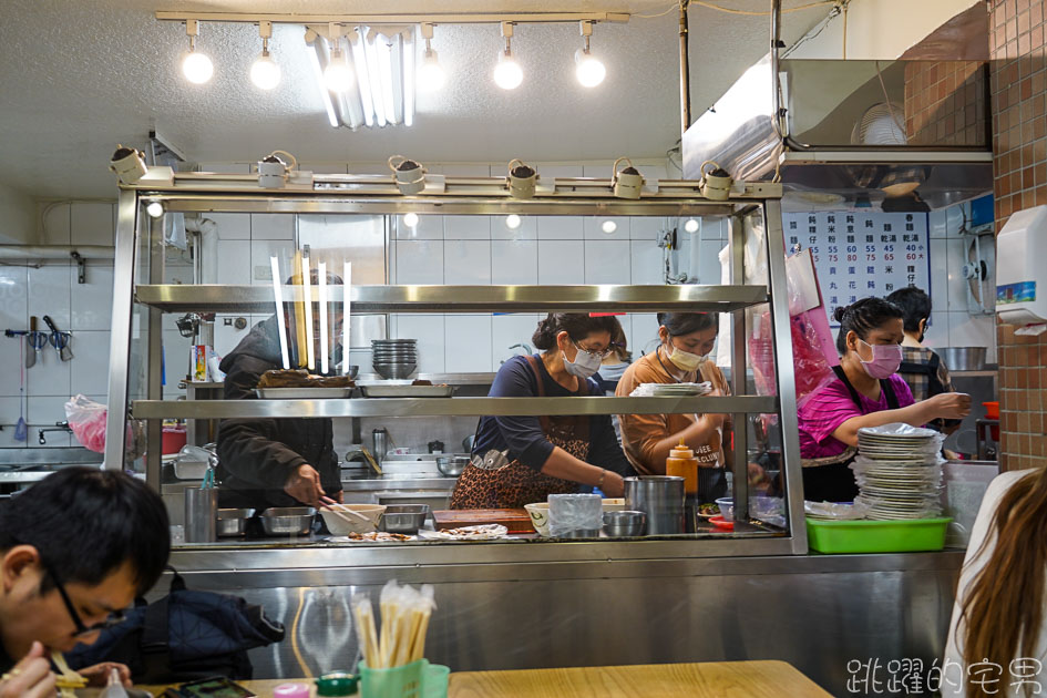 [新北中和美食]南勢角陽春麵-中和30年老店 來吃過就知道他為什麼生意好，乾麵滷味好吃  地方乾淨人親切，這樣的好店怎能不愛 中和宵夜必吃 南勢角陽春麵菜單