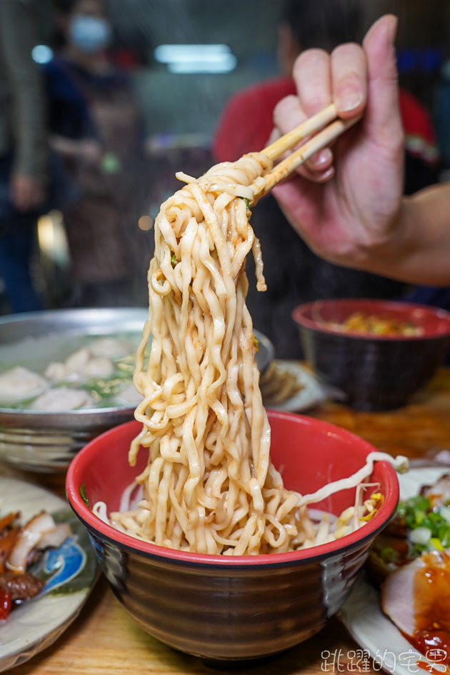 [新北中和美食]南勢角陽春麵-中和30年老店 來吃過就知道他為什麼生意好，乾麵滷味好吃  地方乾淨人親切，這樣的好店怎能不愛 中和宵夜必吃 南勢角陽春麵菜單