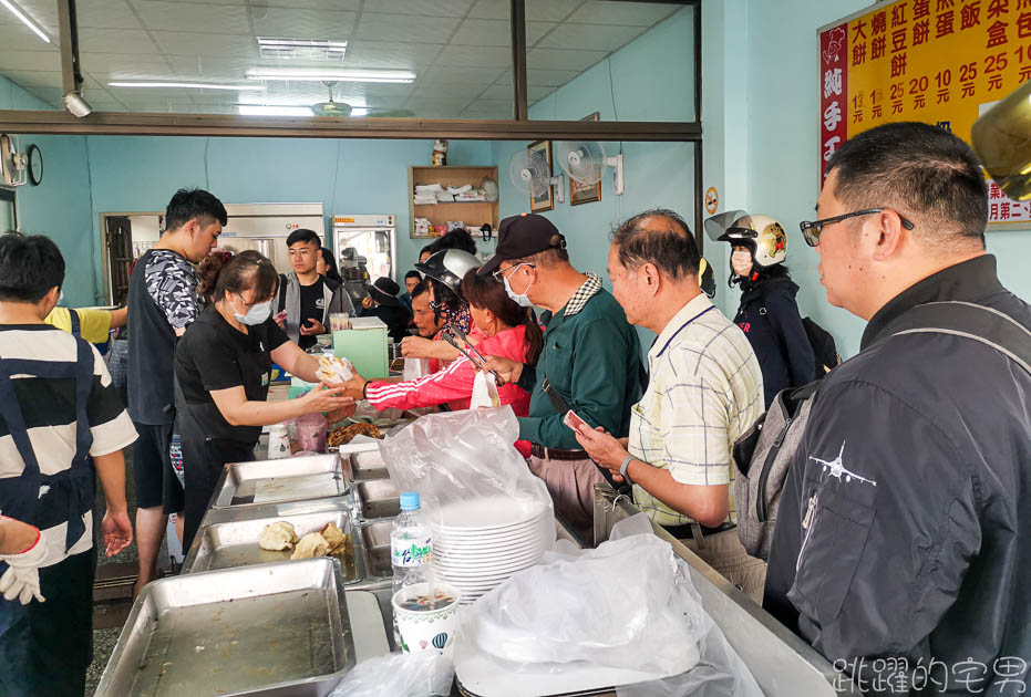 [花蓮吉安早餐]南埔純手工早點-在地人排隊吃的早餐店，外地沒見過的煎燒餅口感令人驚艷，鍋貼一起鍋就搶光，特調醬汁很加分，花蓮早餐，花蓮美食