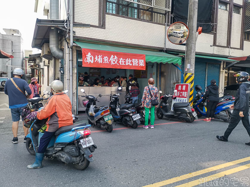 [花蓮吉安早餐]南埔純手工早點-在地人排隊吃的早餐店，外地沒見過的煎燒餅口感令人驚艷，鍋貼一起鍋就搶光，特調醬汁很加分，花蓮早餐，花蓮美食