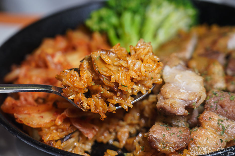 [花蓮美食]流奶與蜜義大利麵燉飯-大推韓式烤飯 口感Q彈超入味 份量足夠吃很爽 限量戰斧豬排吃肉必選 飲料無限暢飲 松露燉飯推薦 花蓮異國料理 流奶與蜜-花蓮店