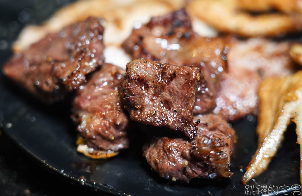 [花蓮美食]石屋燒肉火鍋- 花蓮燒肉吃到飽評論2500則 4.5顆星 還有哈根達斯無限吃 牛排 海鮮 蝦子 鮑魚烤給他爽 這樣還不吃爆  花蓮吃到飽 花蓮火鍋吃到飽