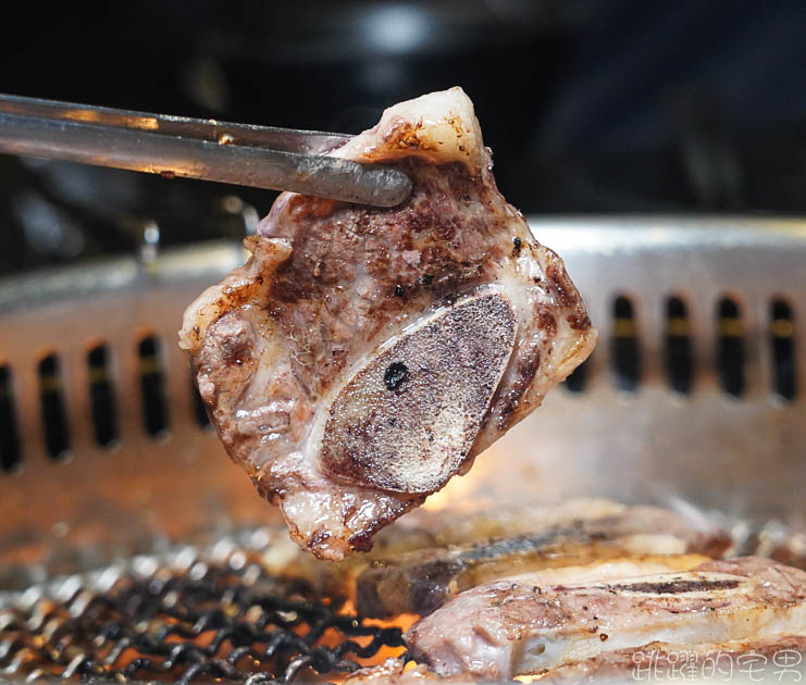 [花蓮美食]石屋燒肉火鍋- 花蓮燒肉吃到飽評論2500則 4.5顆星 還有哈根達斯無限吃 牛排 海鮮 蝦子 鮑魚烤給他爽 這樣還不吃爆  花蓮吃到飽 花蓮火鍋吃到飽