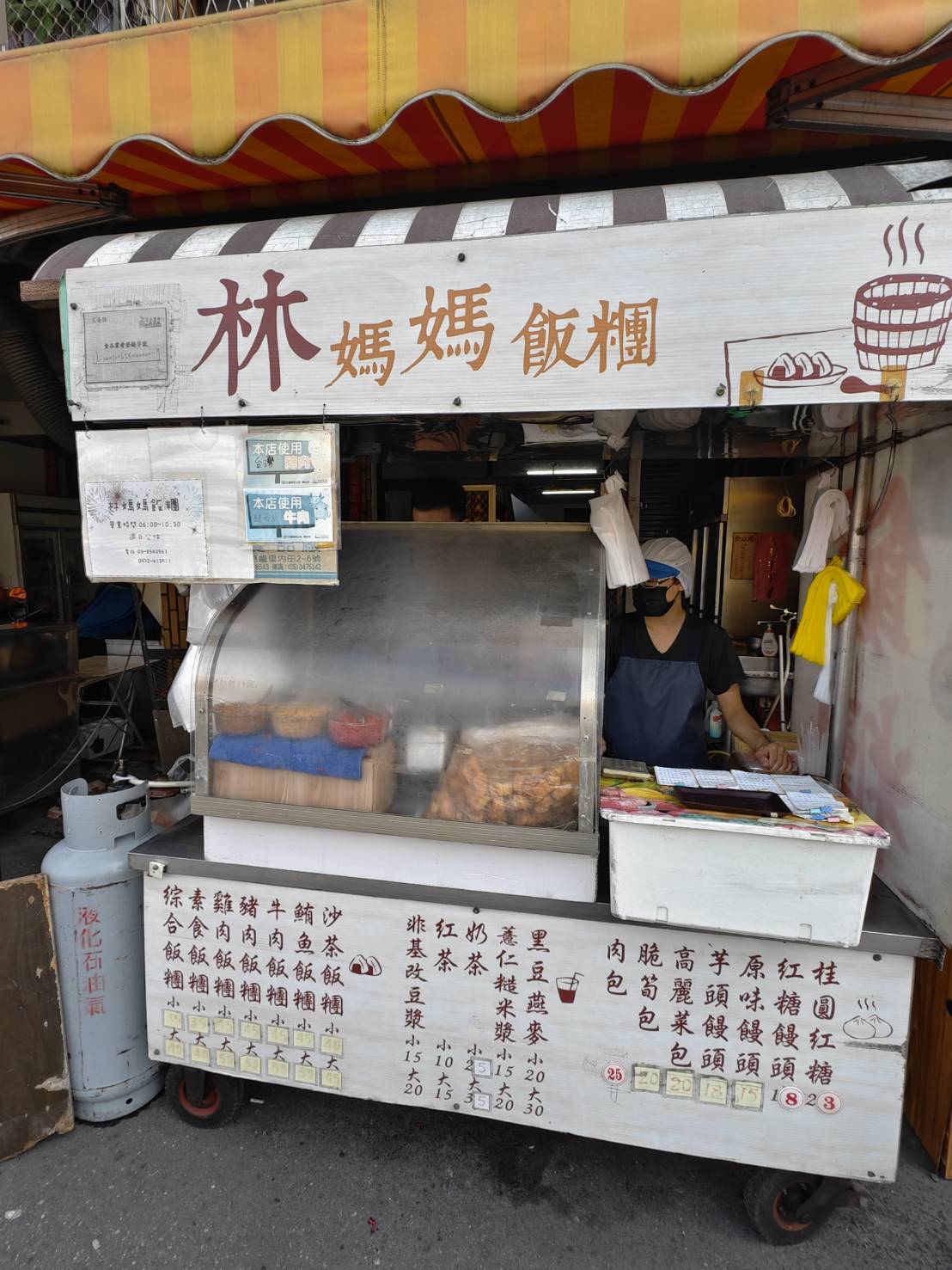[花蓮吉安早餐]花蓮林媽媽飯糰-不能吃糯米的人有福了 這間花蓮飯糰不是用糯米 小米混合白米飯糰  沙茶飯糰好吃又夠味 紫米飯糰 吉安美食 吉安早餐