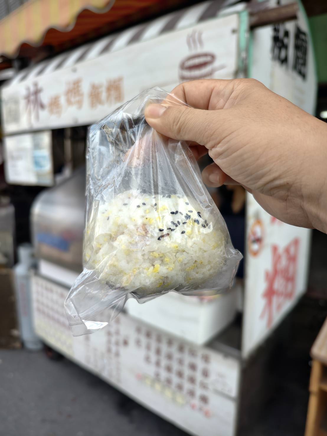 [花蓮吉安早餐]花蓮林媽媽飯糰-不能吃糯米的人有福了 這間花蓮飯糰不是用糯米 小米混合白米飯糰  沙茶飯糰好吃又夠味 紫米飯糰 吉安美食 吉安早餐